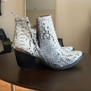 Jeffrey Campbell Cromwell